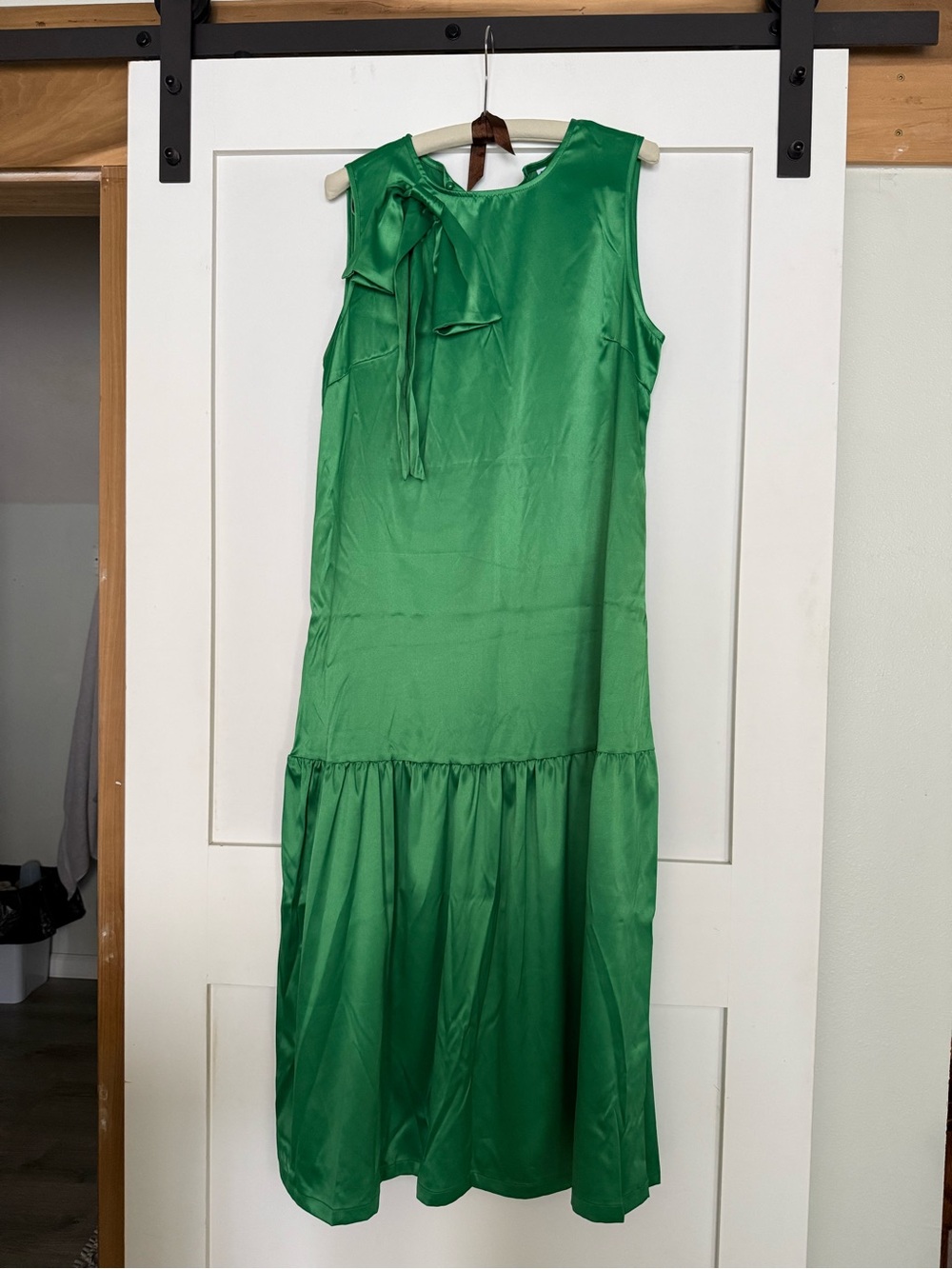 Sleeveless Emerald Tie-Neck Maxi Dress